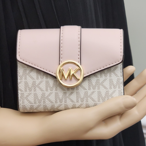 ⚠️LAST 1⚠️ Michael Kors Carmen Logo MD Bifold Wallet - Picture 1 of 6